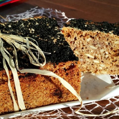 Chleb jaglany z czarnuszką i slonecznikiem,  fot. Beata Pawlikowska