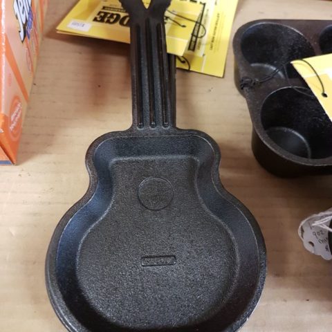 Brytfanna w kształcie gitary, Tupelo, fot. Beata Pawlikowska