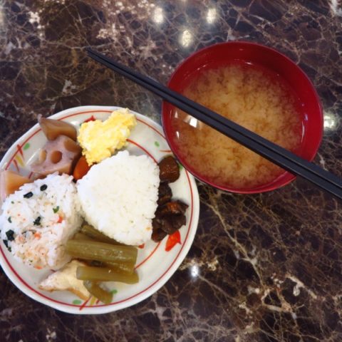 Tradycyjne japońskie śniadanie z zupą miso, fot. Beata Pawlikowska