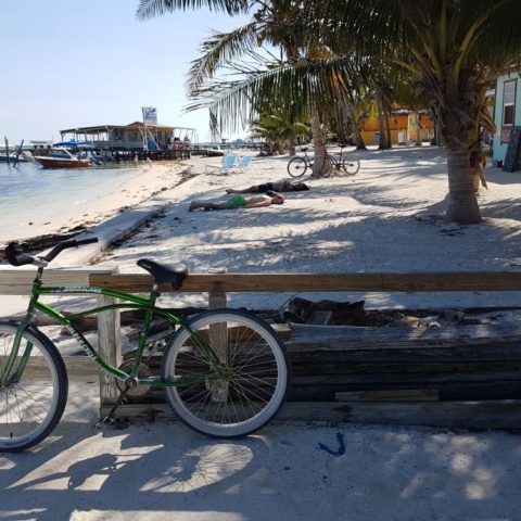 Na plaży w Caye Caulker, fot. Beata Pawlikowska