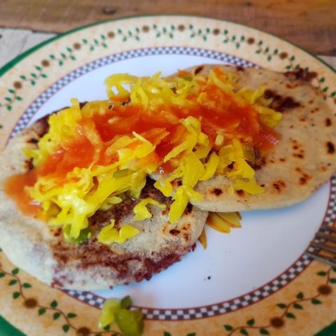 Pupusas - placki nadziewane fasolą, fot. Beata Pawlikowska