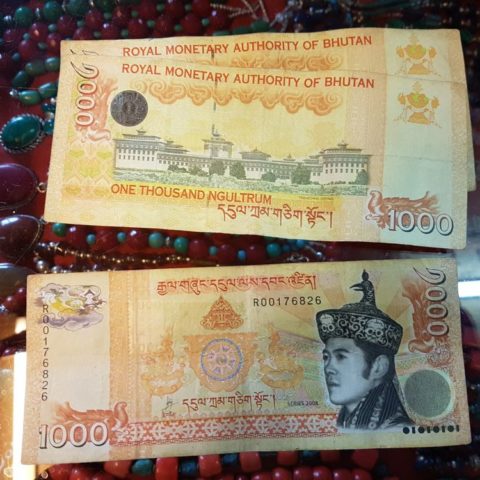 Pieniądze Bhutanu, fot. Beata Pawlikowska