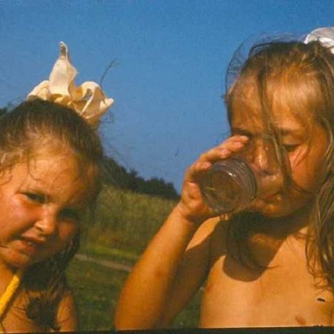 Z siostrą w polu, fot. Adam Pawlikowski