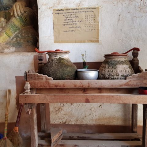 Dzbany z pitną wodą,  fot. Beata Pawlikowska