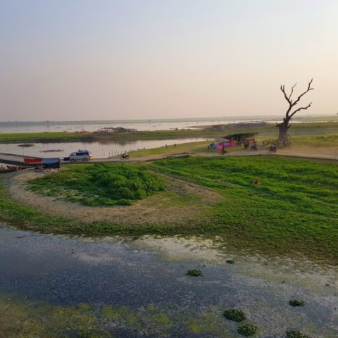 Na jeziorze Thaung Tha Man,  fot. Beata Pawlikowska