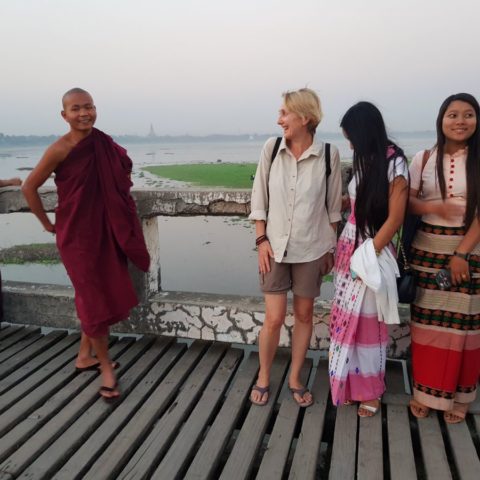 Z birmańskim mnichem,  fot. Beata Pawlikowska