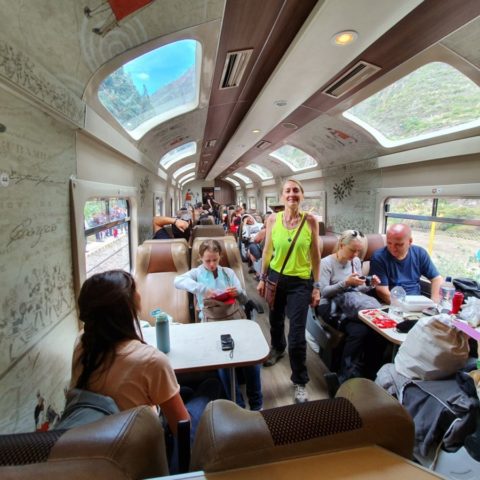 W pociągu jadącym do Machu Picchu (a właściwie do wioski Aguas Calientes tuż pod Machu Picchu). Fot. Beata Pawlikowska