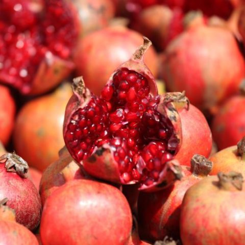 Dojrzałe owoce granatu, Indie