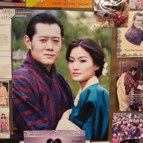 Król i królowa Bhutanu, inspiracja szczęśliwego życia dla wszystkich mieszkańców tego buddyjskiego królestwa w Himalajach