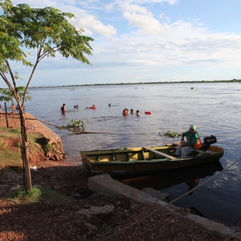 W porcie w mieście Concepción, skąd raz w tygodniu wypływa towarowa łódź.