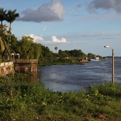 Miasto Concepción nad rzeką Paragwaj w Paragwaju.