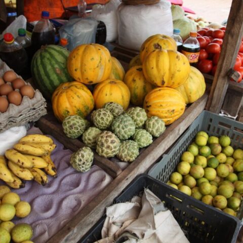 Na miejscowym targowisku.