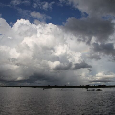 Niebo nad rzeką Paragwaj.