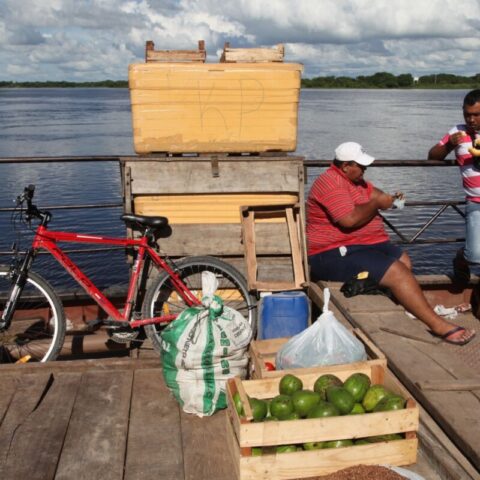 Na łodzi towarowej płynącej po rzece Paragwaj.