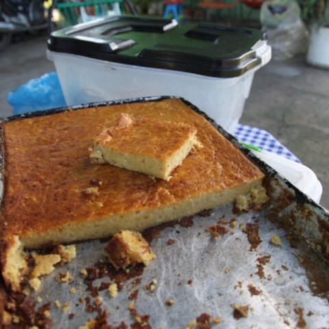 Narodowe danie Paragwaju – sopa paraguaya, dosłownie „zupa paragwajska”, która wcale nie jest zupa, tylko ciastem z kukurydzy. 