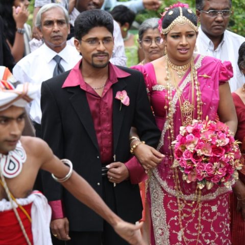 Weselny orszak podczas ślubu na Sri Lance