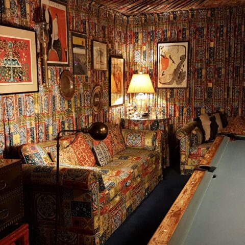 W pokoju bilardowym w Graceland.