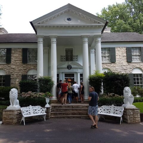 Posiadłość Graceland w Memphis, którą Elvis kupił w 1957 roku.