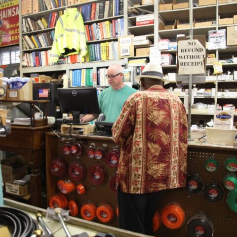 W sklepie Tupelo Hardware Co.